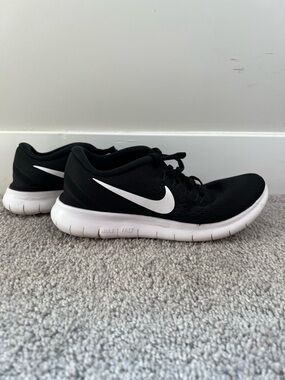 Nike Black and White Flexible Training Sneakers